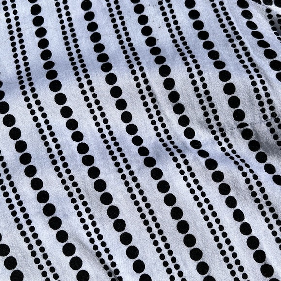 Button-Up Vertical Stripes Blouse - Picture 2 of 7